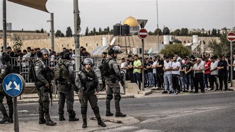 İ­s­r­a­i­l­ ­p­o­l­i­s­i­n­d­e­n­,­ ­M­e­s­c­i­d­-­i­ ­A­k­s­a­ ­ç­e­v­r­e­s­i­n­d­e­ ­F­i­l­i­s­t­i­n­l­i­l­e­r­e­ ­m­ü­d­a­h­a­l­e­